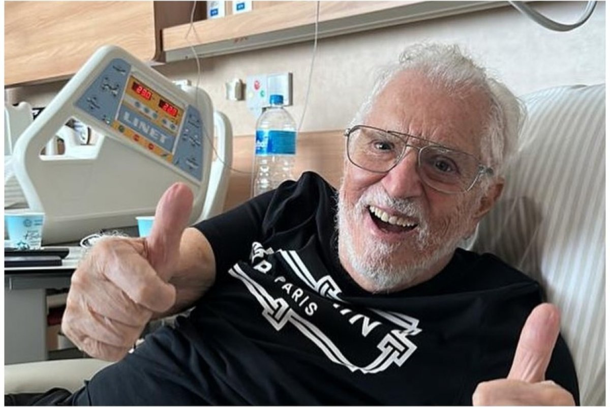 Carlos Alberto de Nóbrega recebe alta após fazer cirurgia no cérebro!