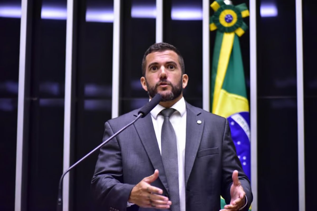 Lesa Pátria: deputado Carlos Jordy é alvo de busca e apreensão no DF