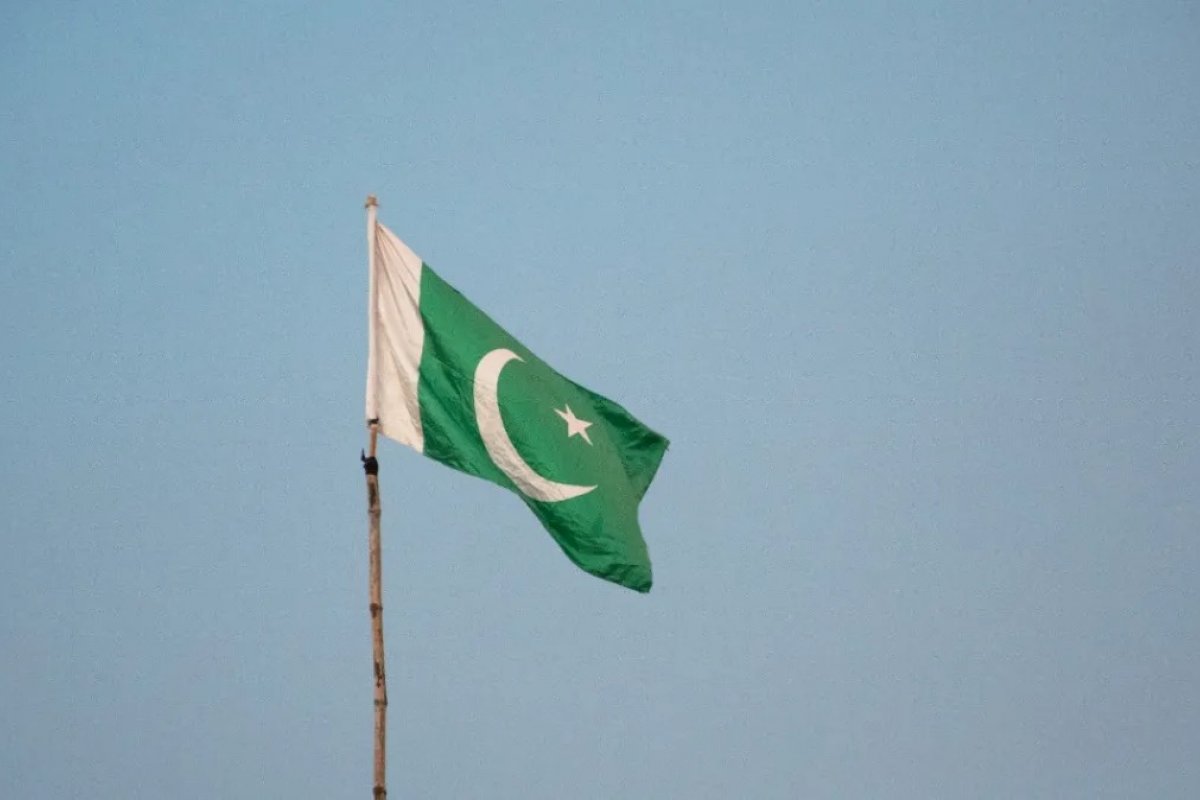 Tensões aumentam entre Paquistão e Irã após ataques militares cruzados