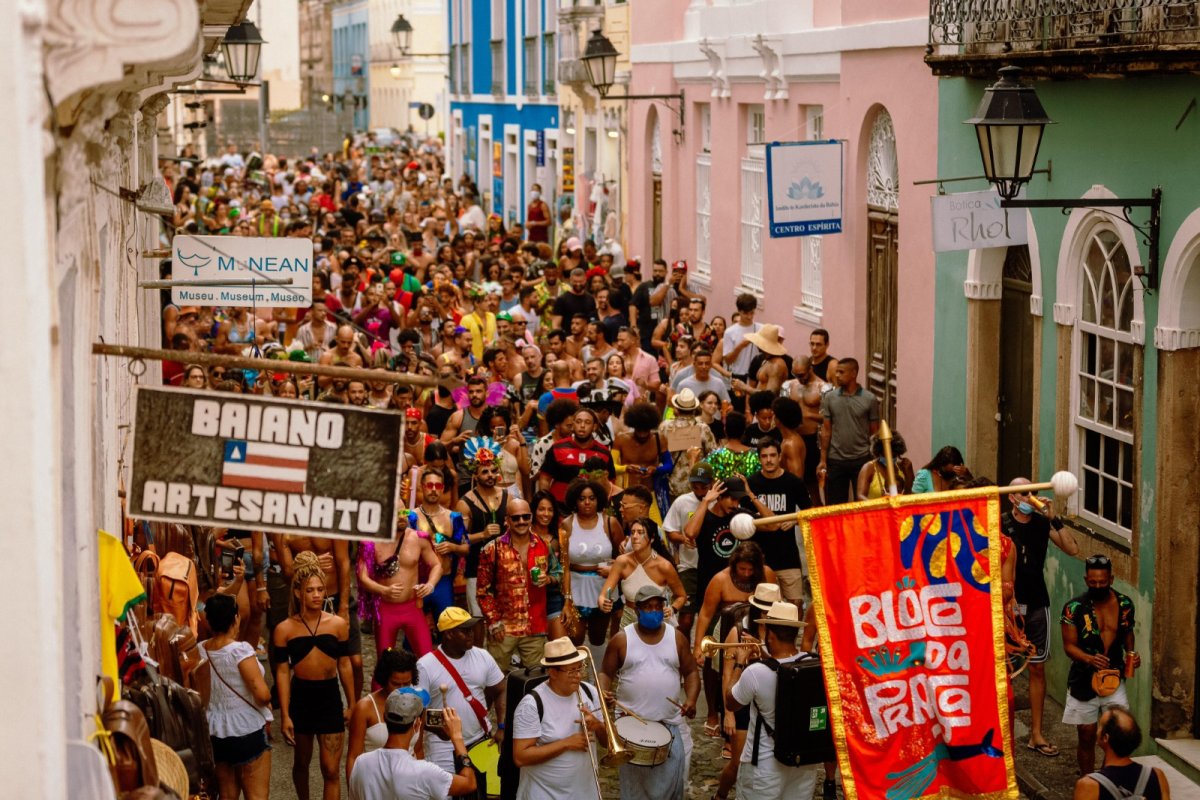Bloco da Praça promove baile Carnaval Tropical à fantasia neste fim de semana
