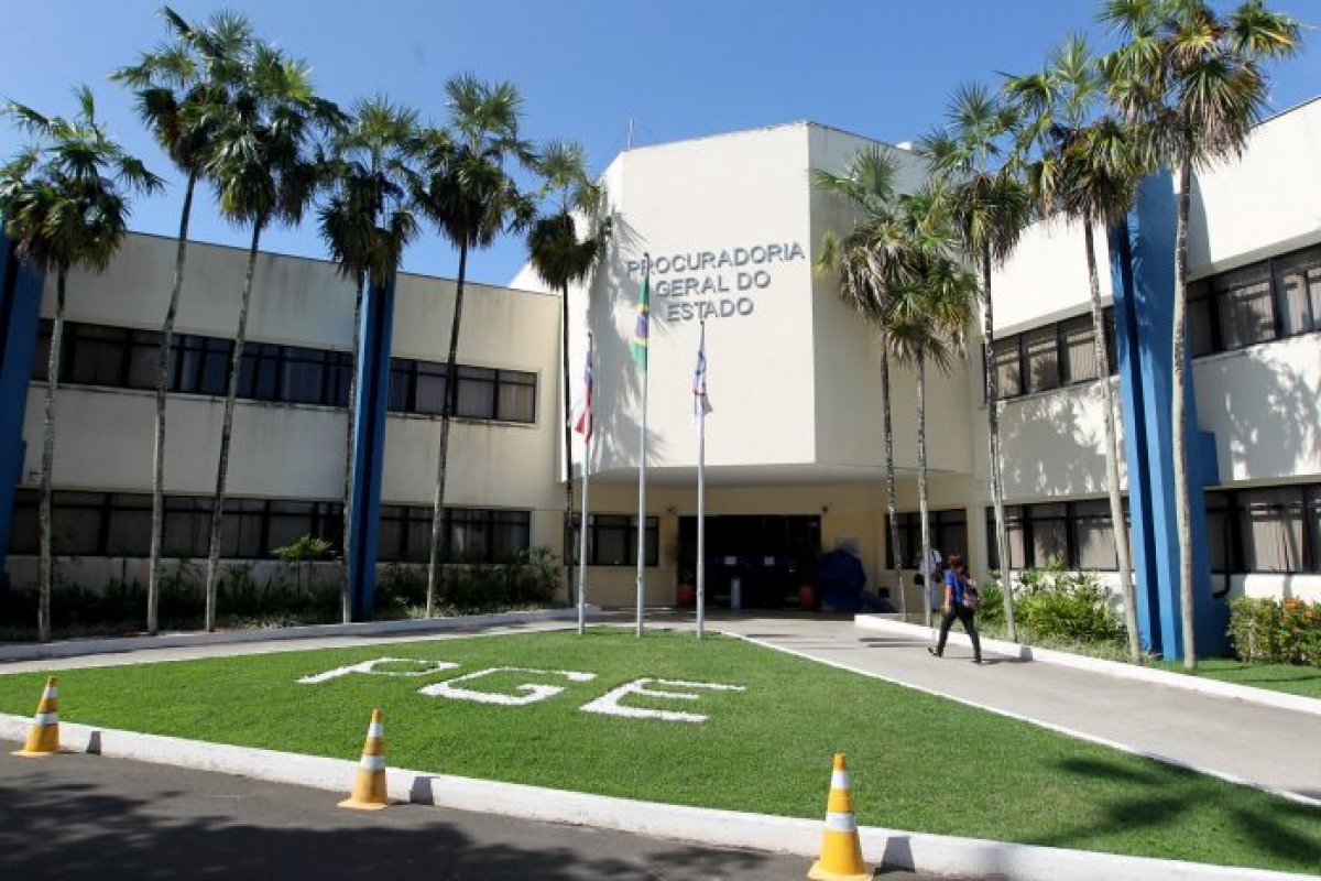 PGE-BA divulga processo seletivo com 96 vagas