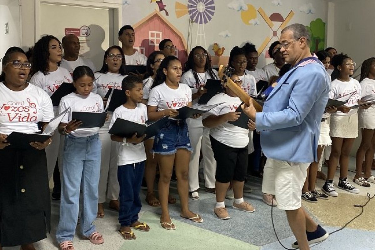 Coral Vozes da Vida se apresenta pela primeira vez no Hospital Martagão Gesteira!