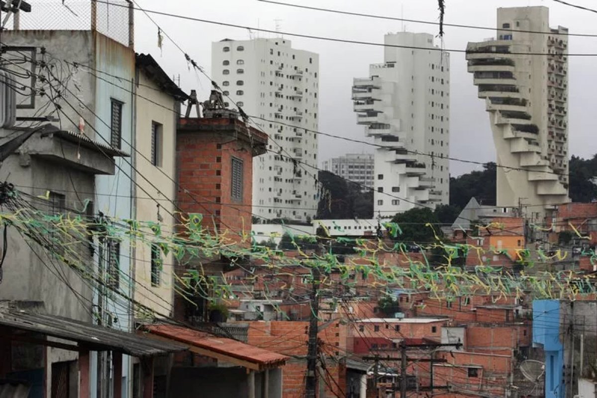 Fortuna da pessoa mais rica do Brasil equivale à metade da riqueza da população mais pobre do país
