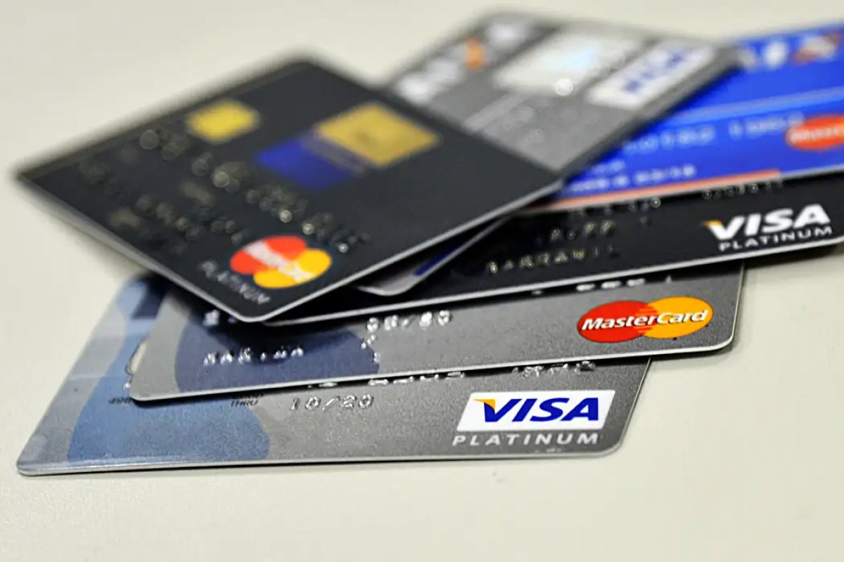 Banco Central deve se reunir com setor financeiro para discutir limitação de juros do cartão