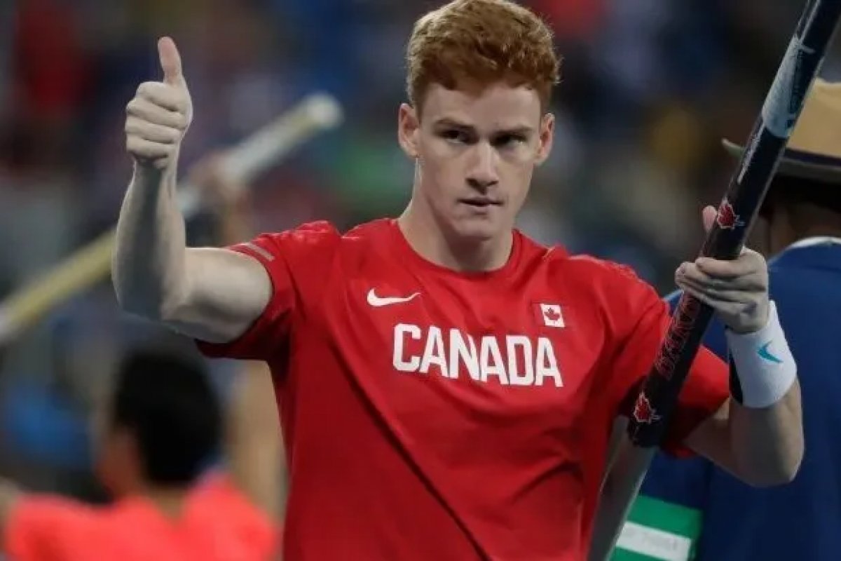 Ex-campeão mundial de salto com vara, Shawn Barber, morre aos 29 anos