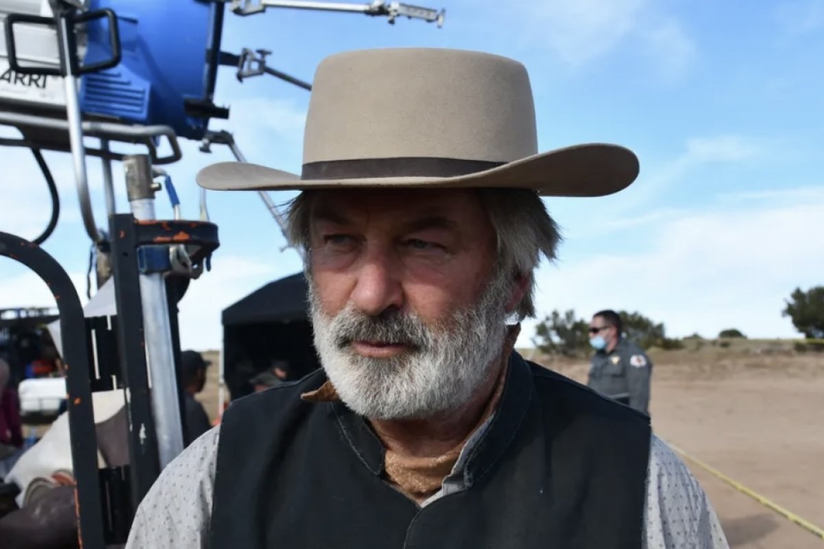 Alec Baldwin volta a ser acusado pela morte de Halyna Hutchins em 'Rust'