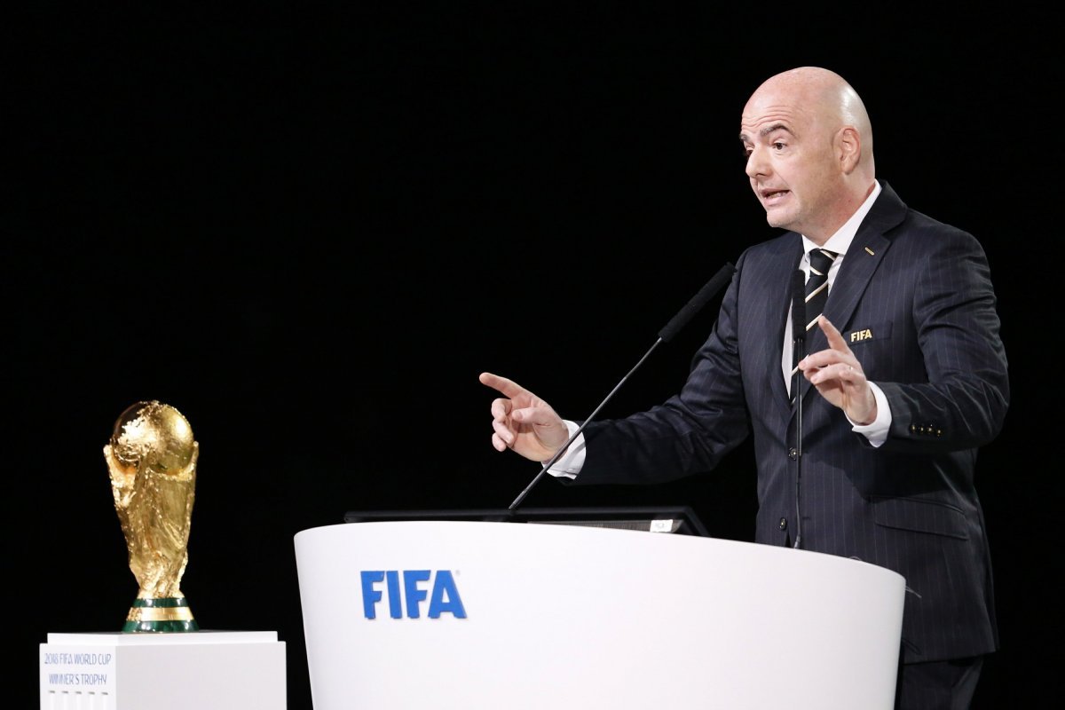 Presidente da FIFA propõe derrota automática em casos de racismo no futebol