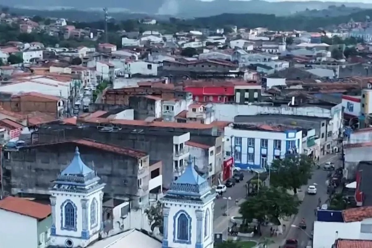 Bebê nasce prematuro, morre e corpo é encontrado em lixo; entenda