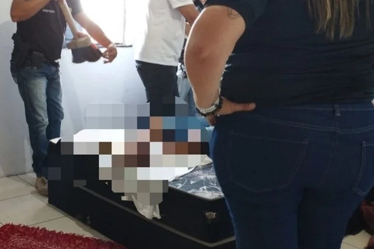 Homem é achado morto em cima de uma cama em Feira de Santana