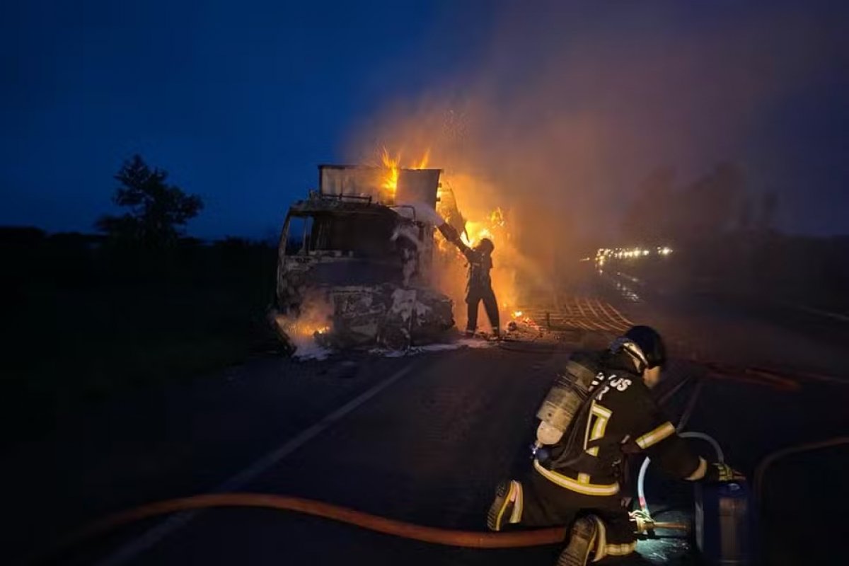 Homem morre carbonizado em acidente na BR-242, em Baianópolis