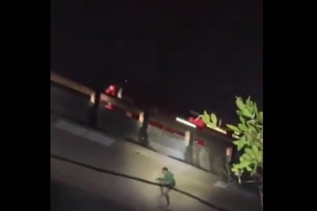 Vídeo: homem é resgatado após ser jogado de ponte por sequestradores em Bertioga