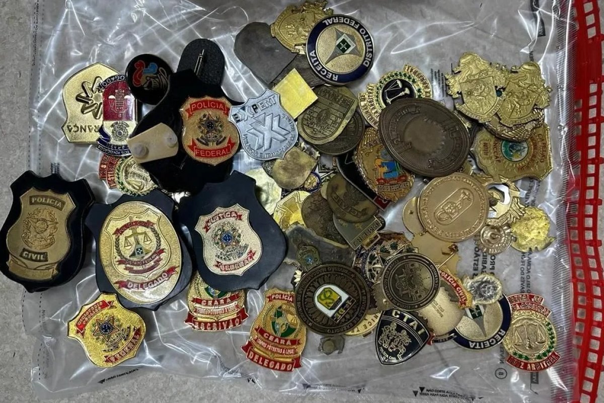 Fábrica clandestina de distintivos é desativada pela polícia na Baixada Fluminense