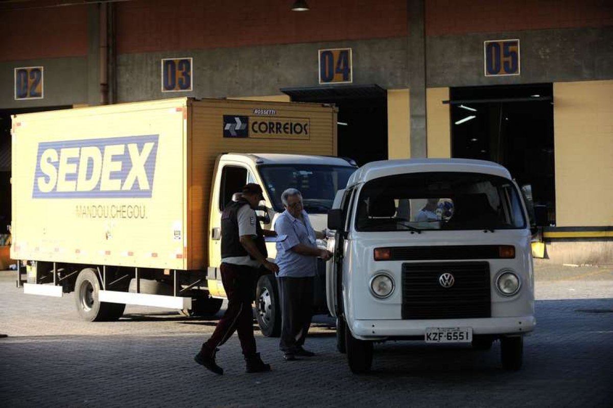 Bolsonaro diz que, apesar das dificuldades, pretende privatizar Correios