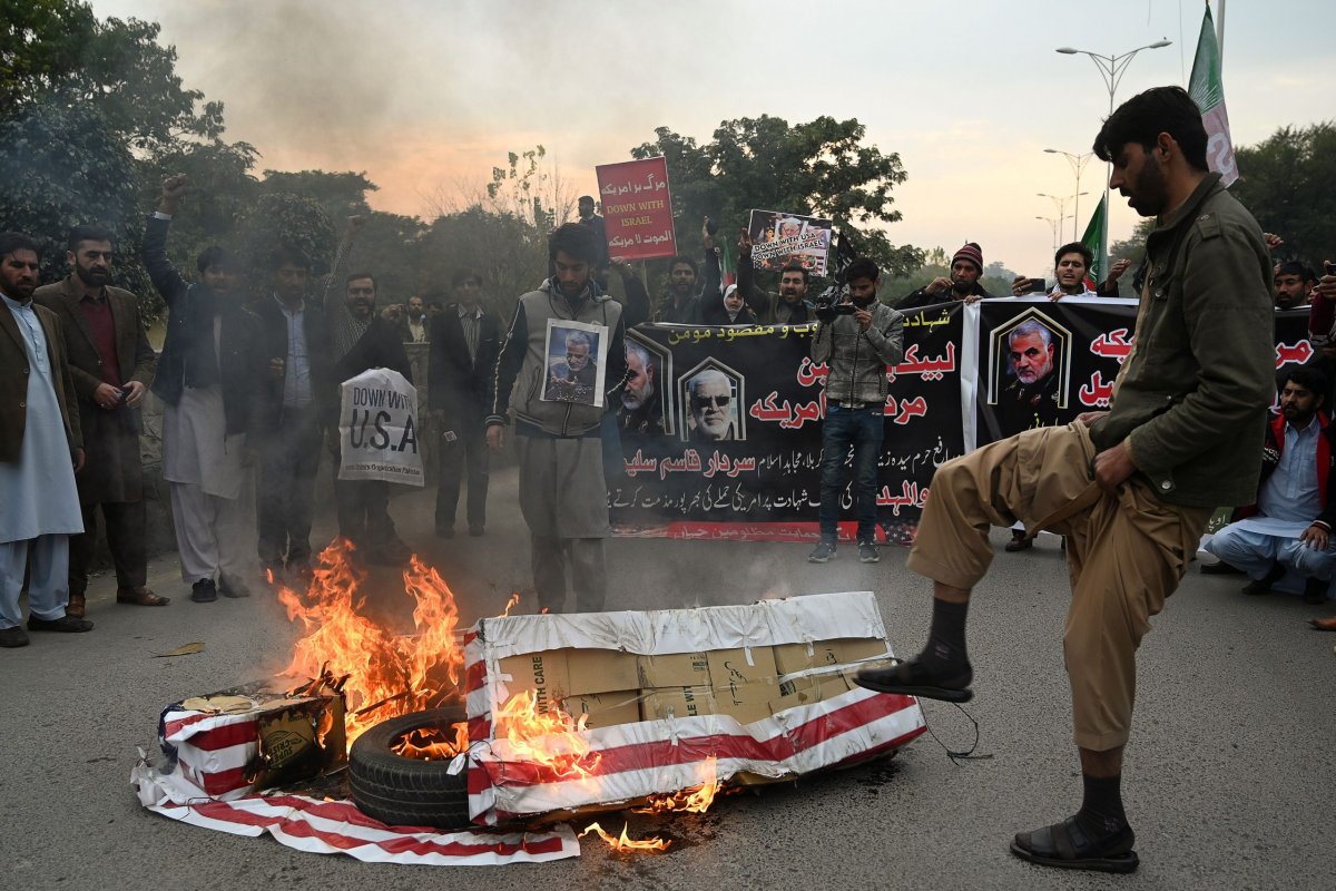 Embaixadas dos EUA emitem alerta para americanos