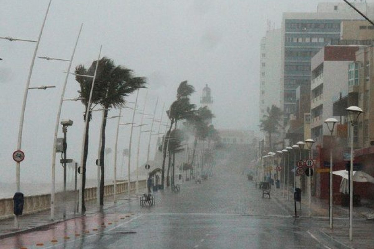 Defesa Civil alerta para chuvas intensas em Salvador