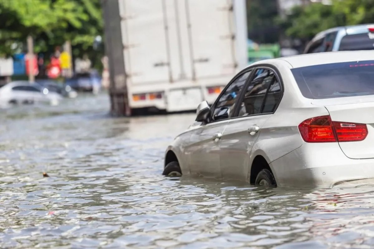 Descubra se o seu seguro auto cobre danos causados pela chuva