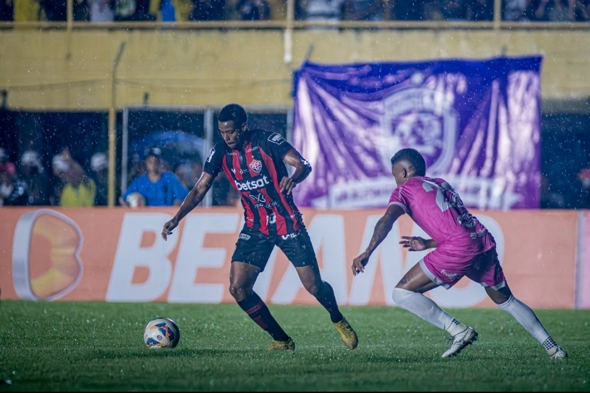 Vitória leva virada do Barcelona de Ilhéus e perde invencibilidade no Baiano