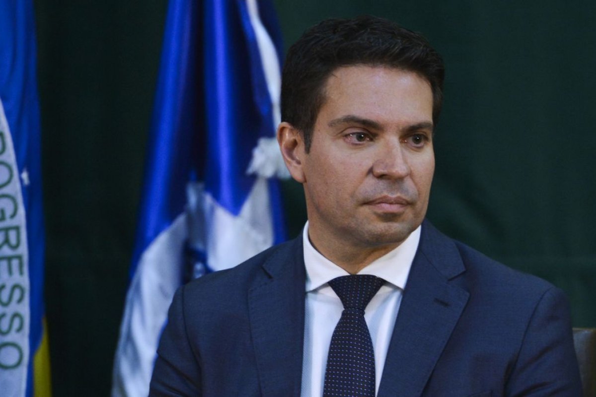 Operação da PF contra Alexandre Ramagem gera reações entre deputados