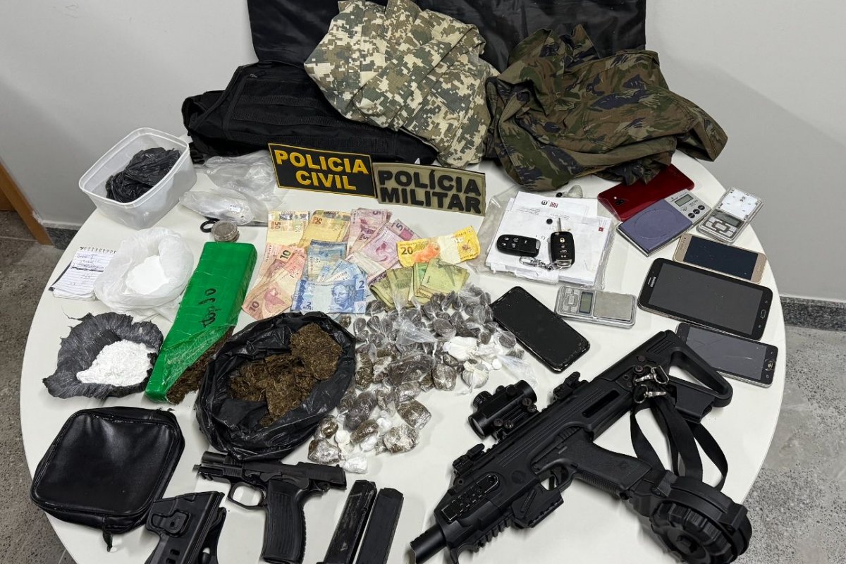 Trio é preso com pistolas, colete balístico e drogas em Ilhéus