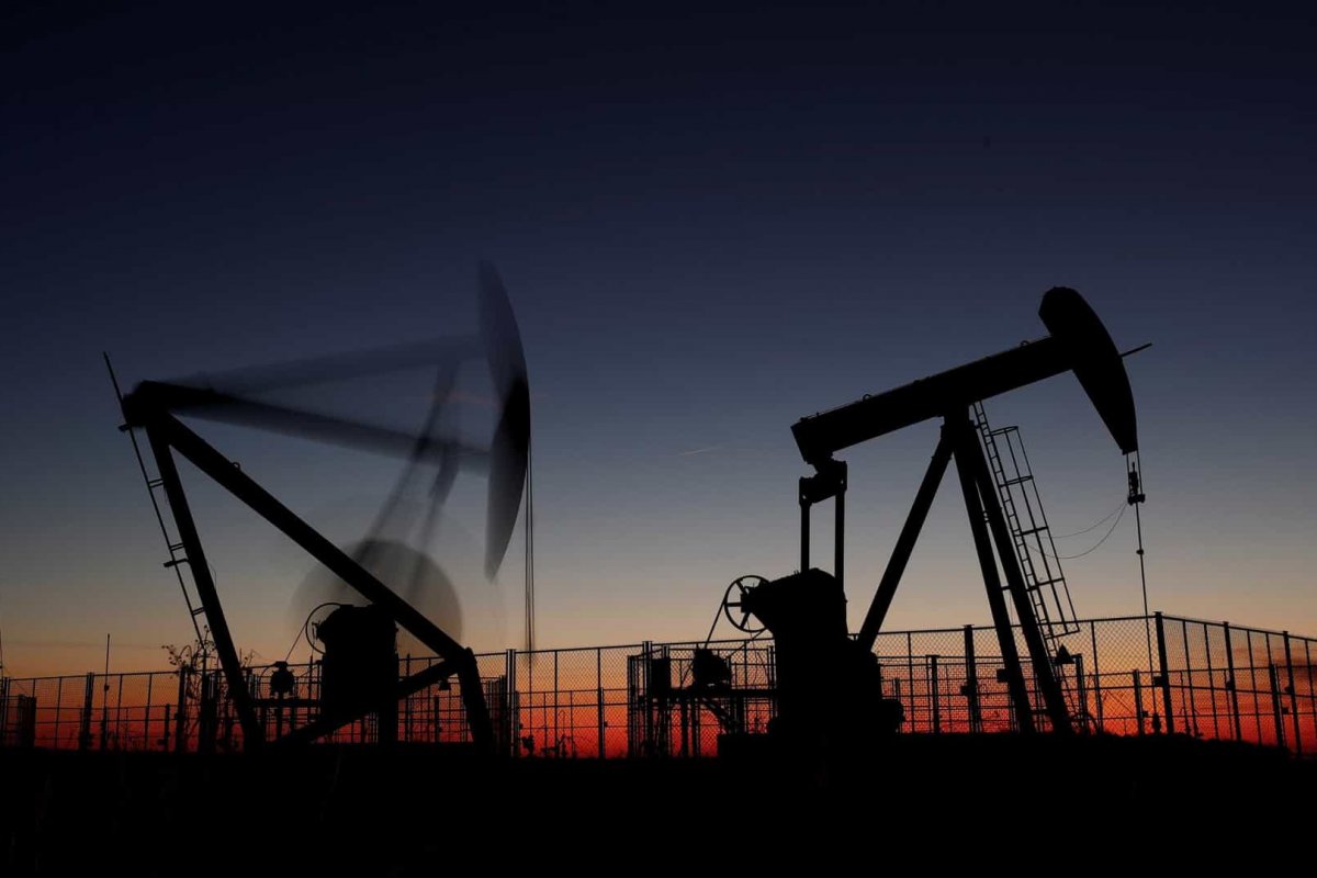 Petróleo tem alta após Irã atacar base americana no Iraque