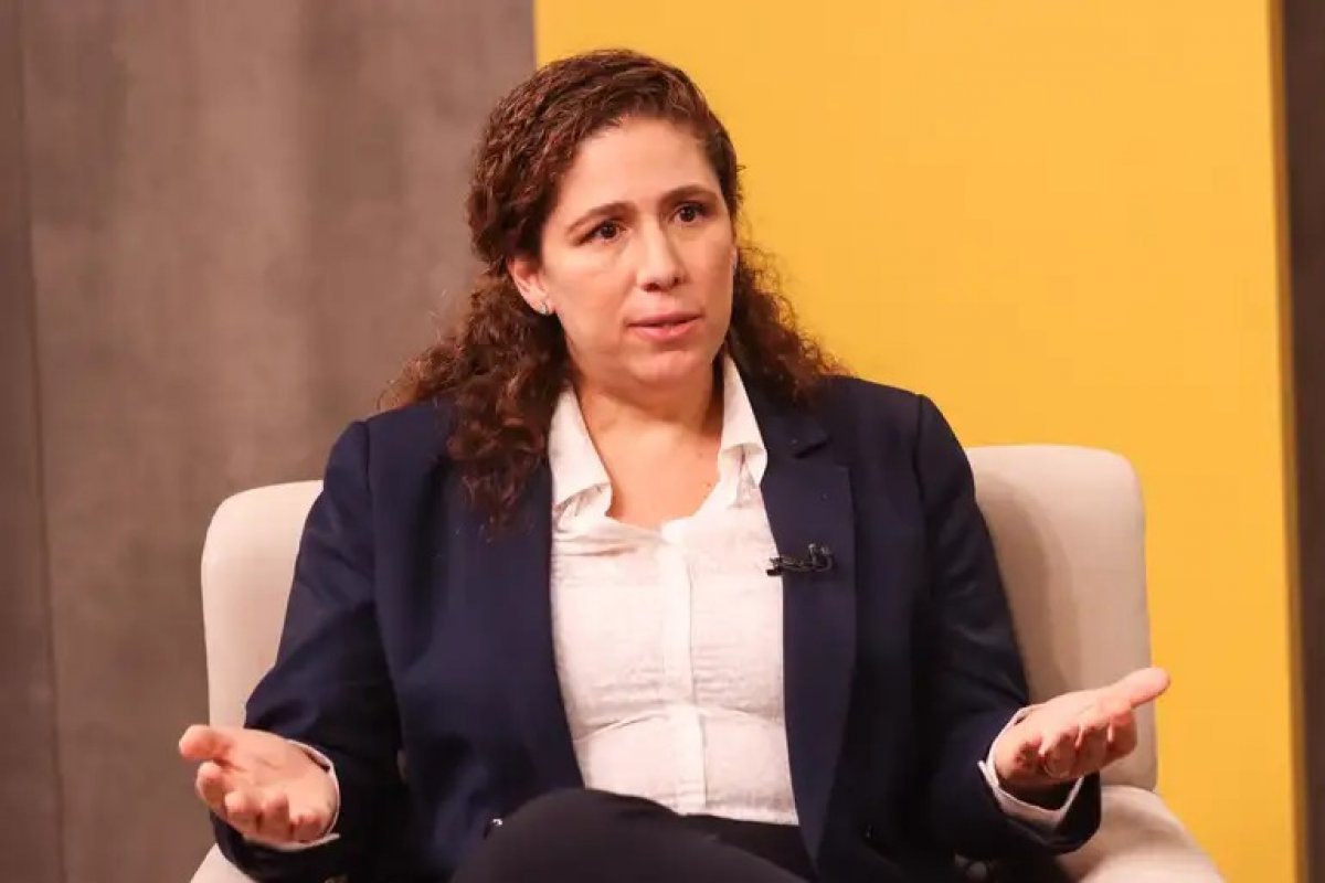 Governo Lula não descarta reajuste para servidores em 2024, diz Esther Dweck