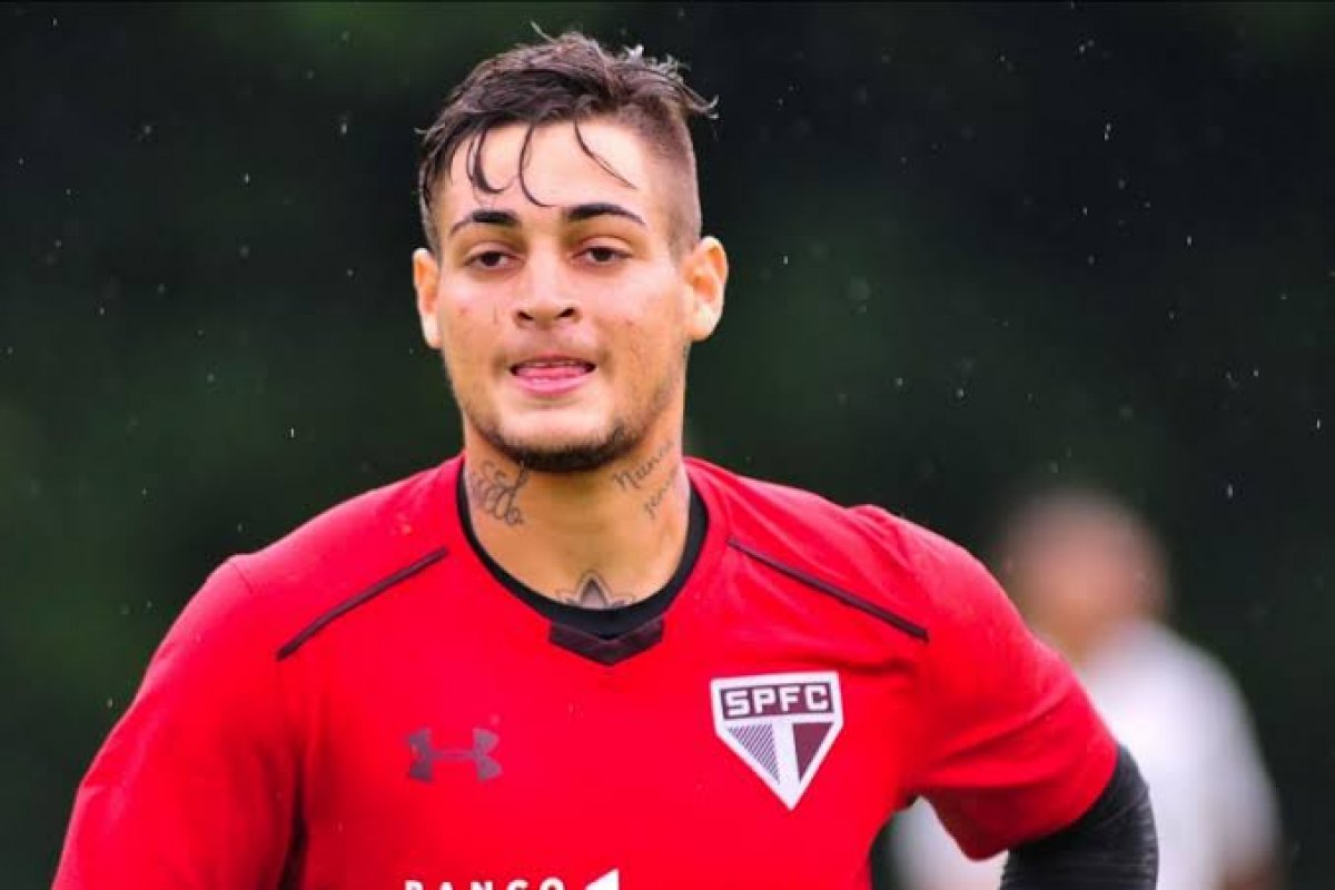 Após caso de agressão, São Paulo quer negociar Jean de graça