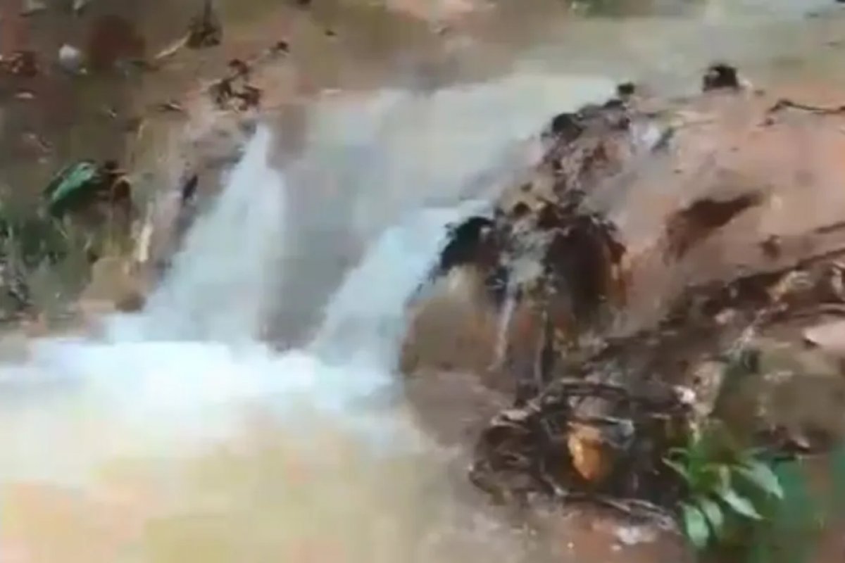 Após fortes chuvas, moradores de Urandi estão há quatro dias sem água potável