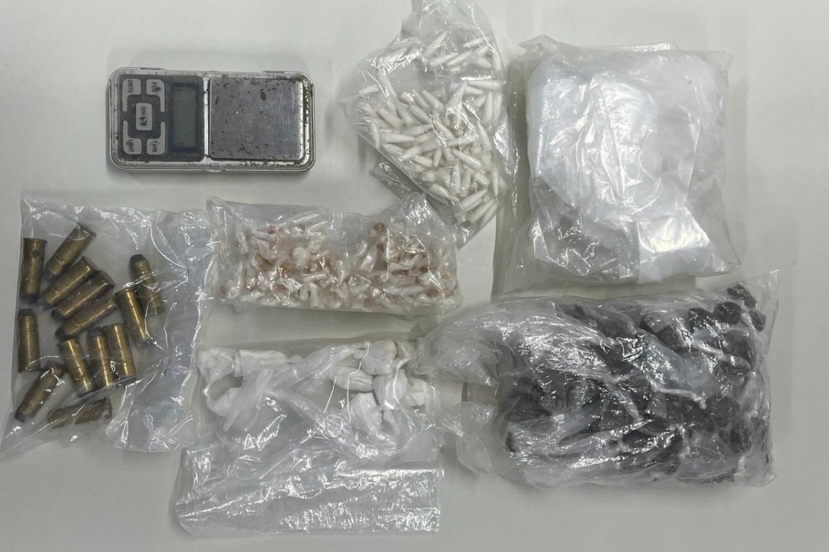 Homem é preso em flagrante por tráfico na Estrada das Barreiras, em Salvador