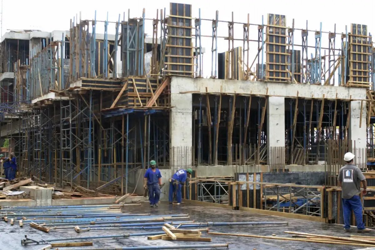 Indústria da construção demonstra alta intenção de investir em 2024, aponta CNI
