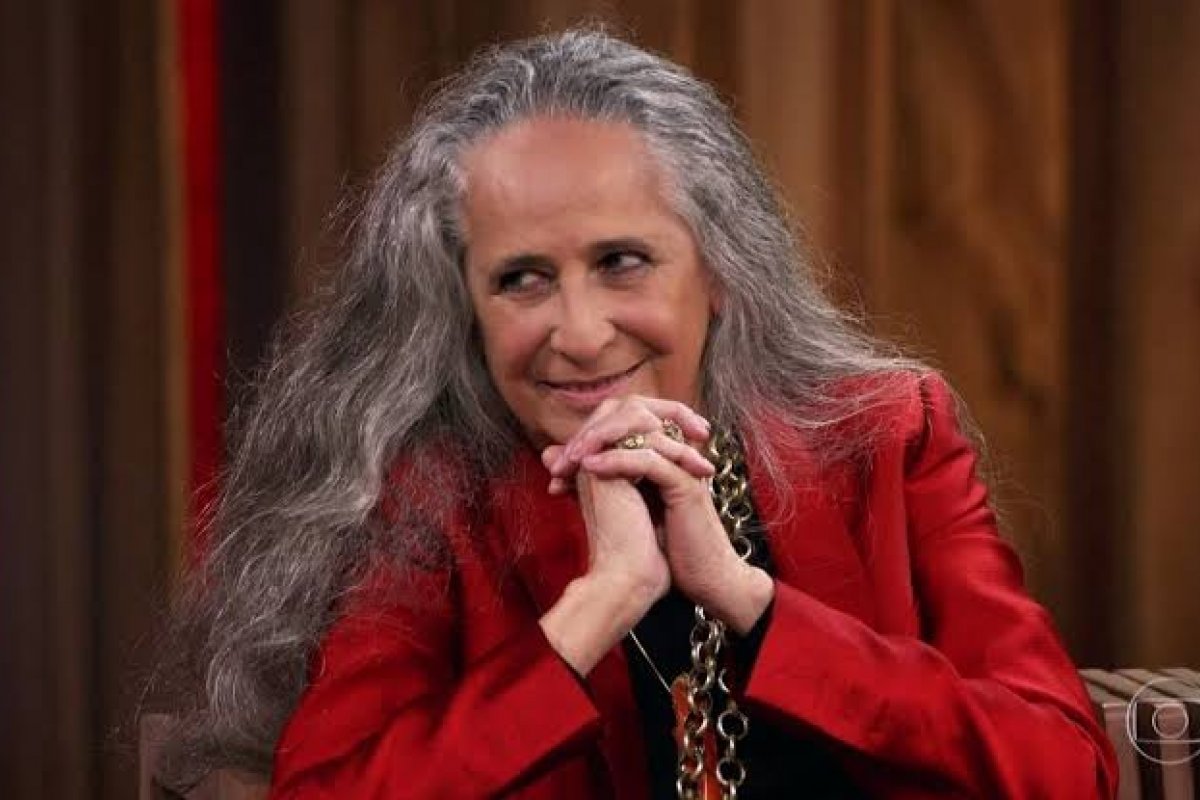 Maria Bethânia se apresenta na inauguração do novo Centro de Convenções