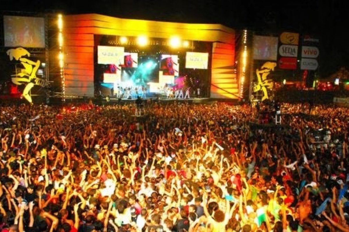 Segundo dia do Festival de Verão Salvador acontece hoje; evento conta com Glória Groove, Daniela Mercury e Leo Santana