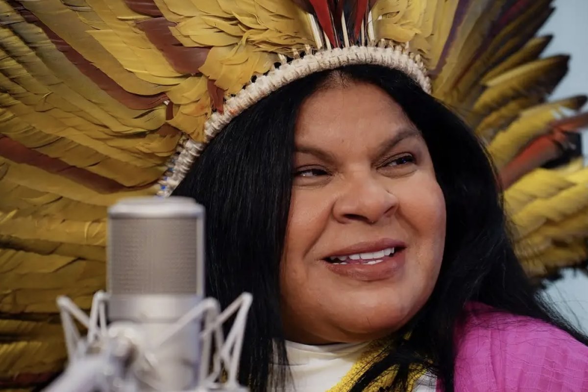 Ministra Guajajara segue internada em estado estável