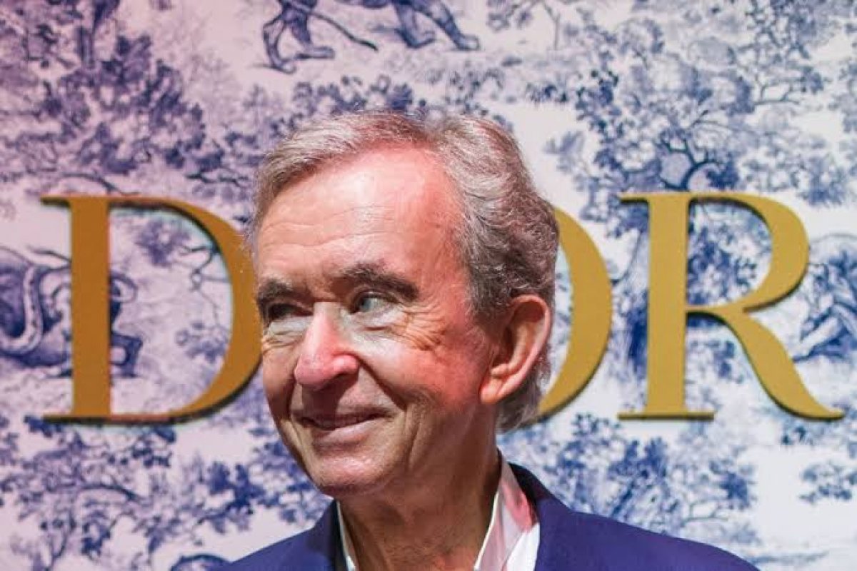 Presidente da gigante de artigos de luxo LVMH se torna o homem mais rico do mundo!