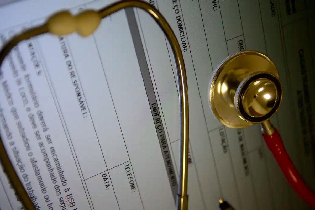 Custos dos planos de saúde podem ter reajuste de 25% em 2024 no Brasil