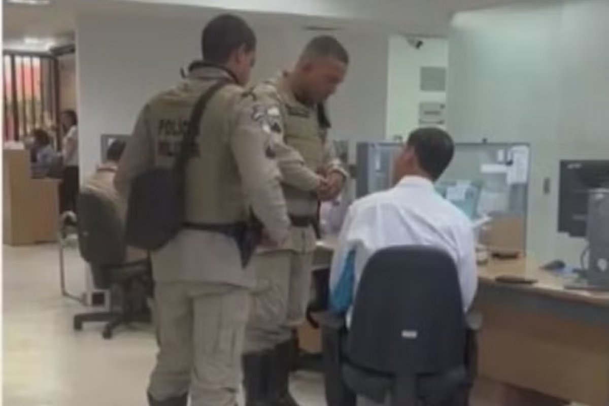 Falso médico é detido em flagrante na sede do Conselho Regional de Medicina da Bahia