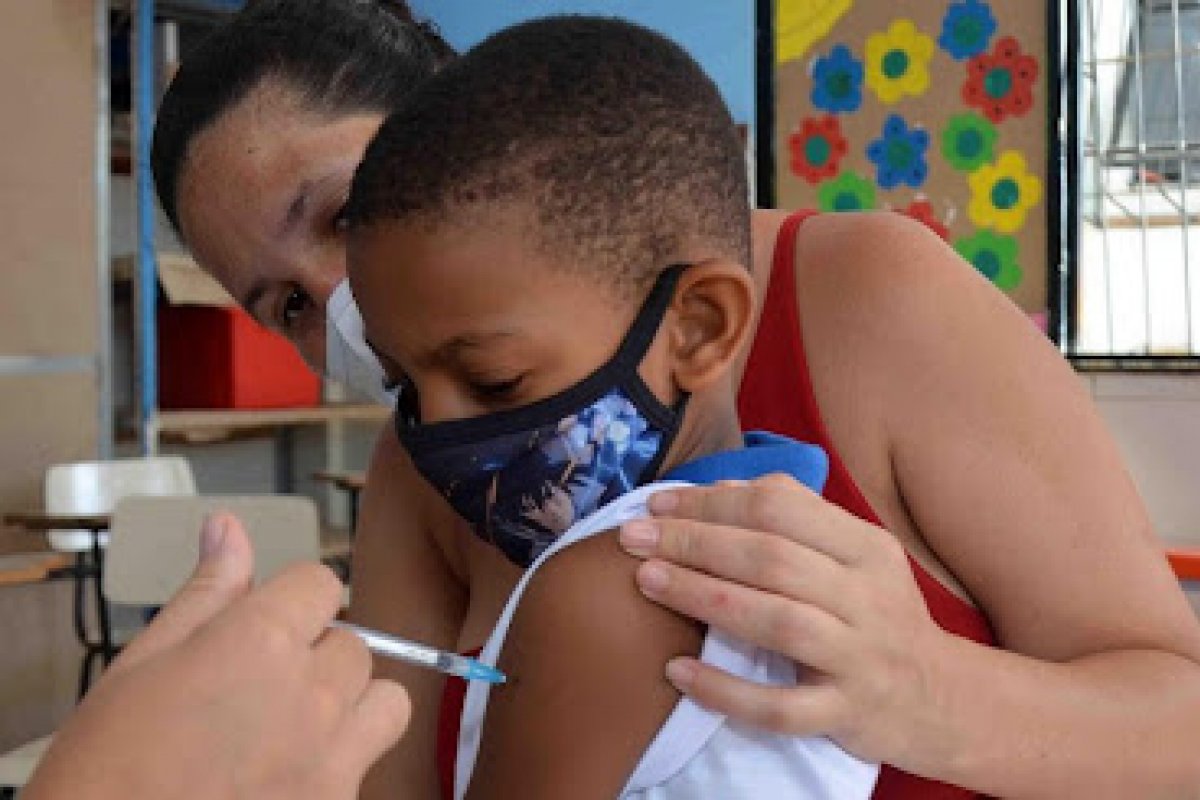 MPF abre apuração contra CFM por pesquisa contra vacinação infantil da Covid