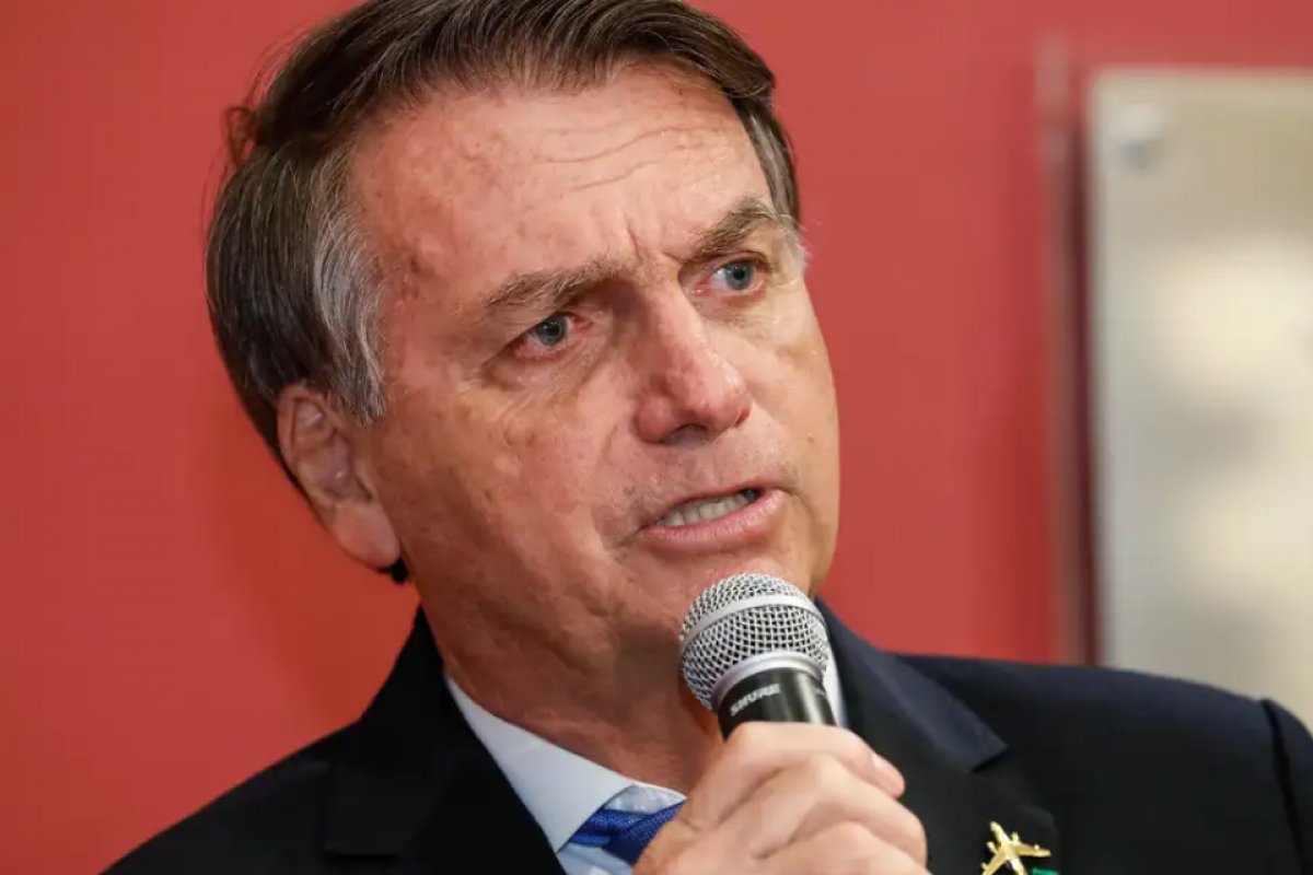 Bolsonaro nega ter tido 'Abin paralela' e diz que órgãos 'sonegavam informações'
