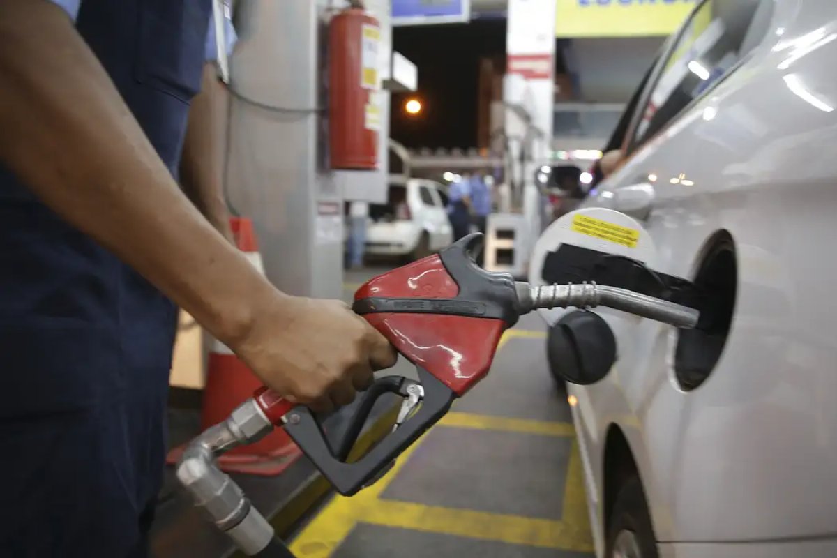 Preço da gasolina tem aumento de R$ 0,15 a partir desta quinta-feira (1º)