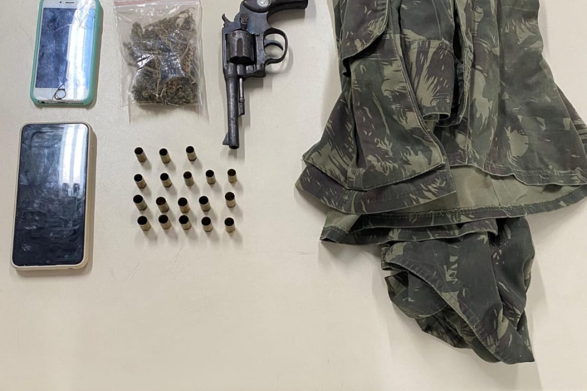 Operação Força Total: homem é preso com arma e drogas em Feira de Santana