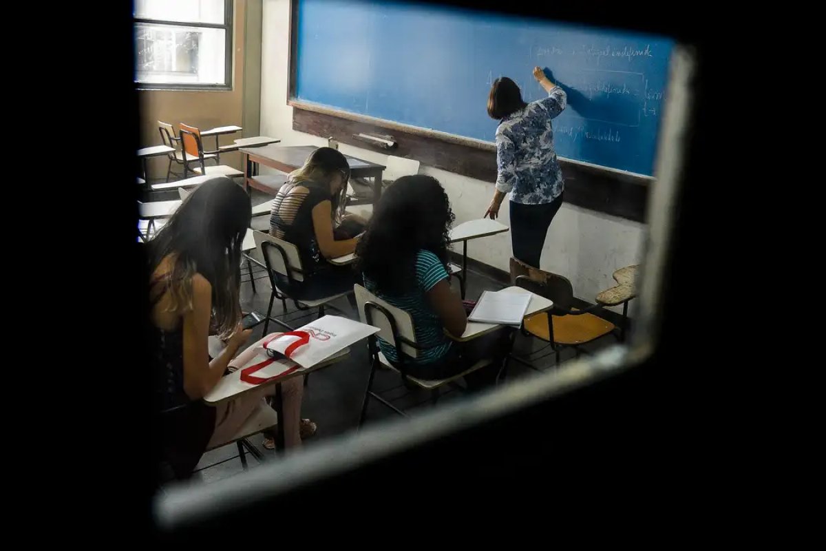 MEC anuncia reajuste de 3,6% no piso salarial de professores da educação básica
