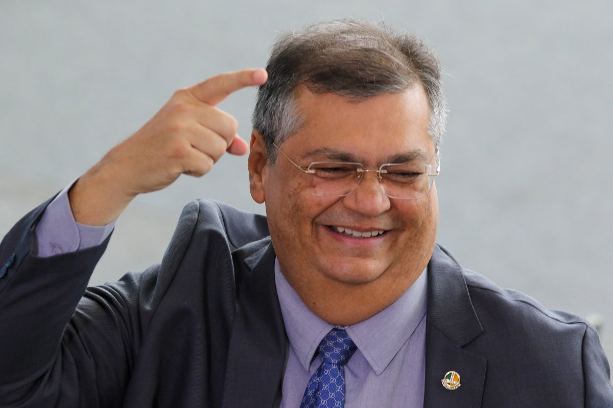 Dino deixa governo, ficará 21 dias no Senado e assume no STF em 22 de fevereiro