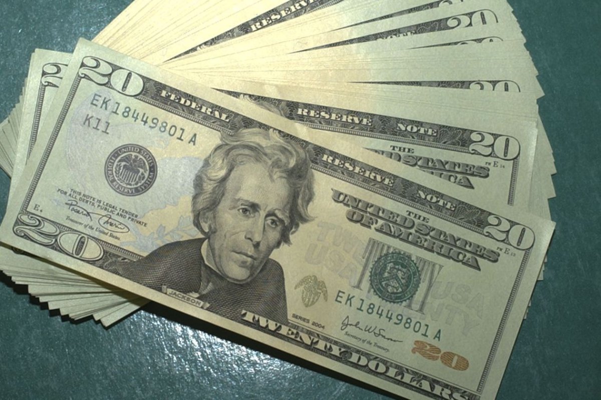 Valor do dólar e petróleo caem após discurso de Trump