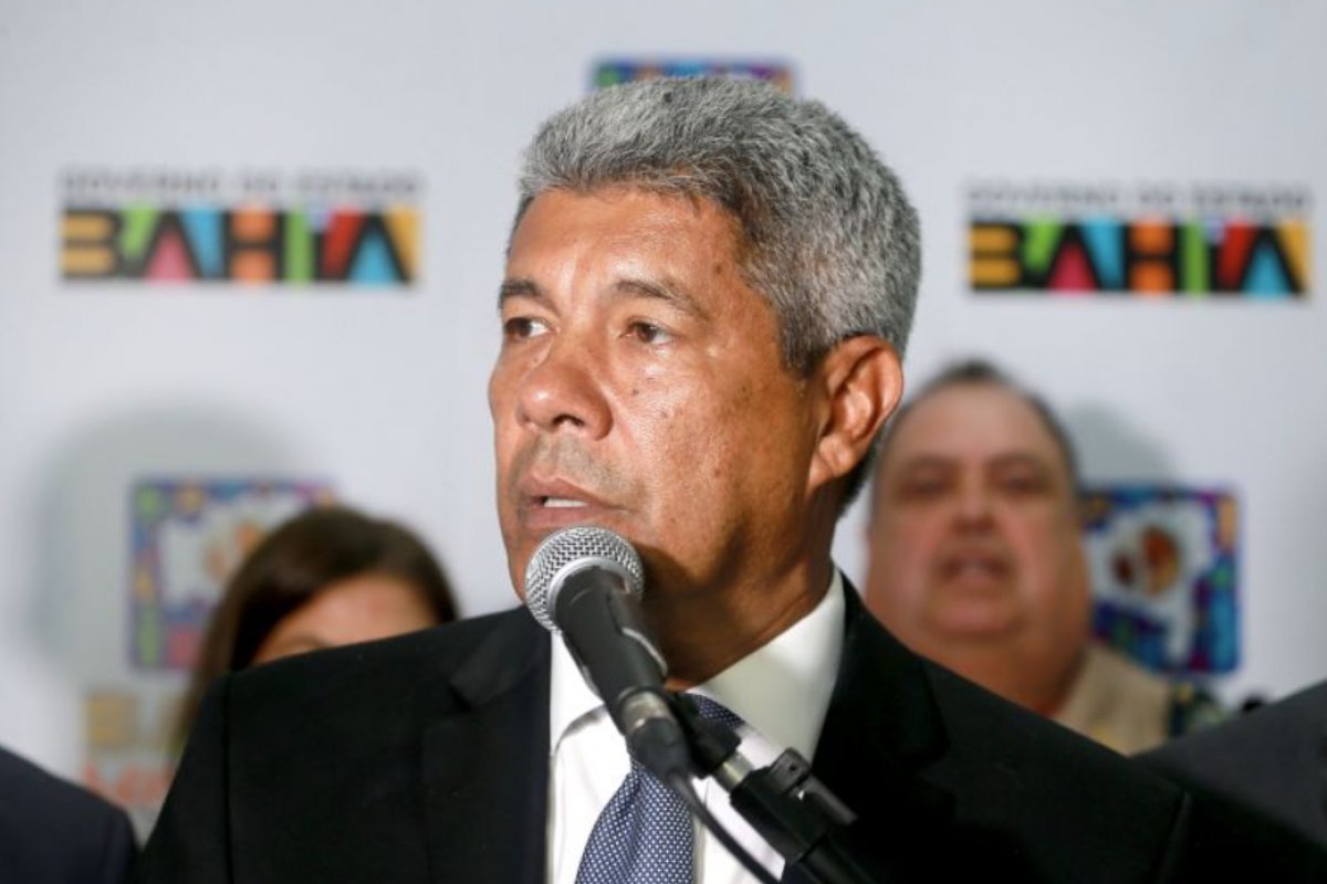 Jerônimo Rodrigues cita cidades em estado de emergência durante discurso na Alba