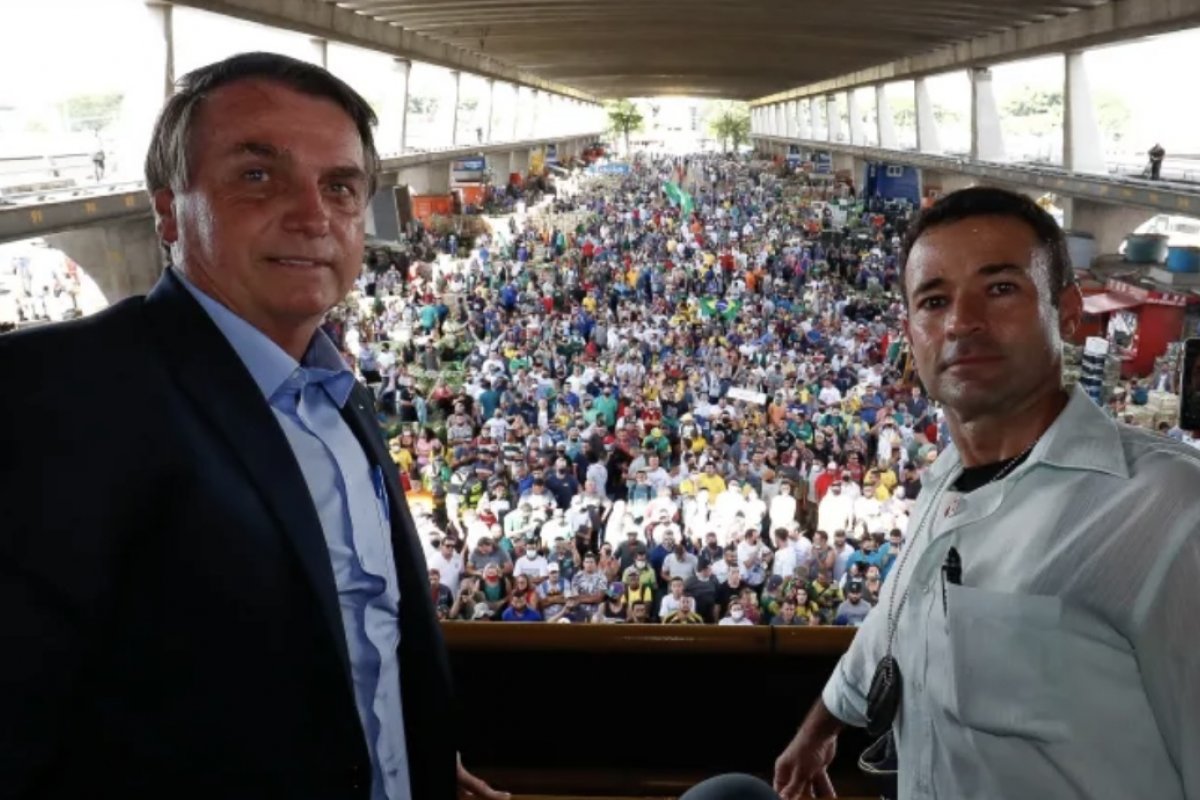 Bolsonaro diz que queria apoiar Salles, mas confirma indicação de Mello Araújo à vice de Nunes