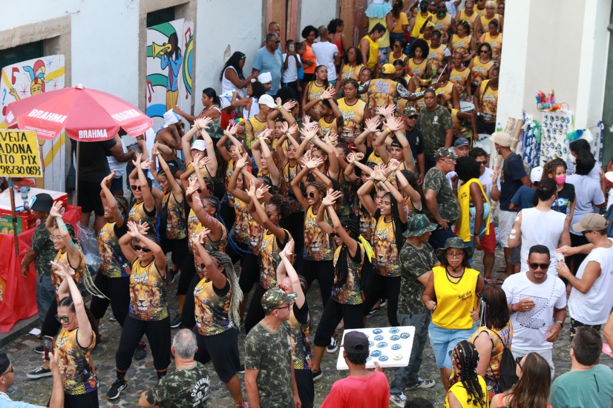 Carnaval 2024: encontro de percussões baiana e recifense marca a participação do bloco Sal da Terra em 2024 no Circuito Batatinha