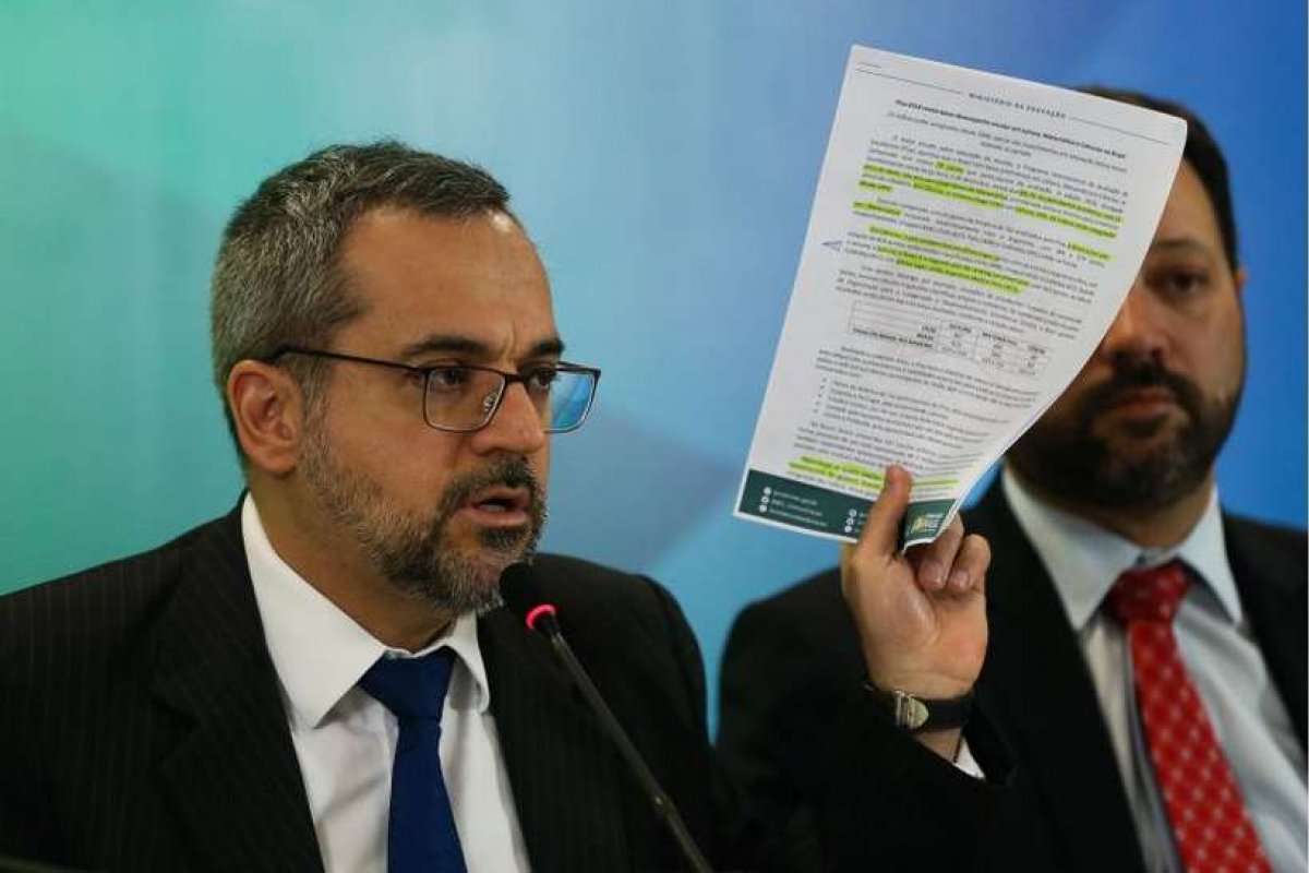 Weintraub terá que explicar críticas feitas à UNE, diz STF