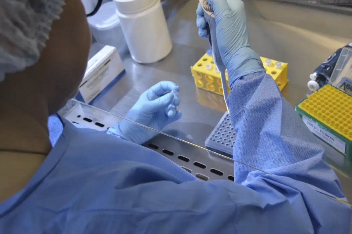 Nova variante da Covid-19 é identificada em Salvador e 16 municípios baianos