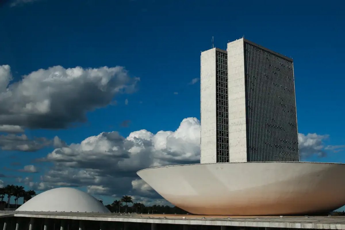 Deputados batem recorde de gasto com propaganda em 2023