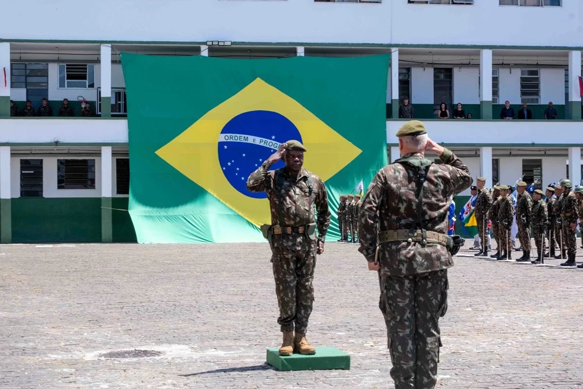 General negro assume comando de região militar e é o terceiro no posto em 375 anos