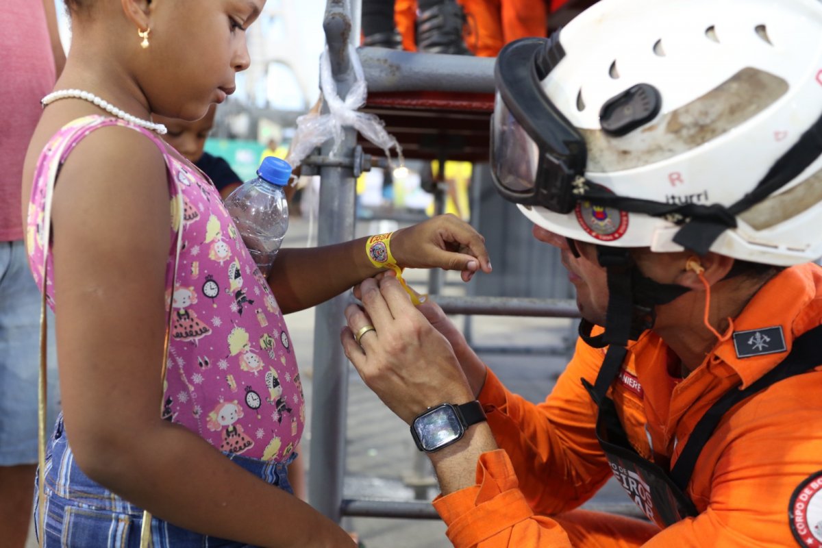 Bombeiros vão distribuir 60 mil pulseiras de identificação durante o Carnaval